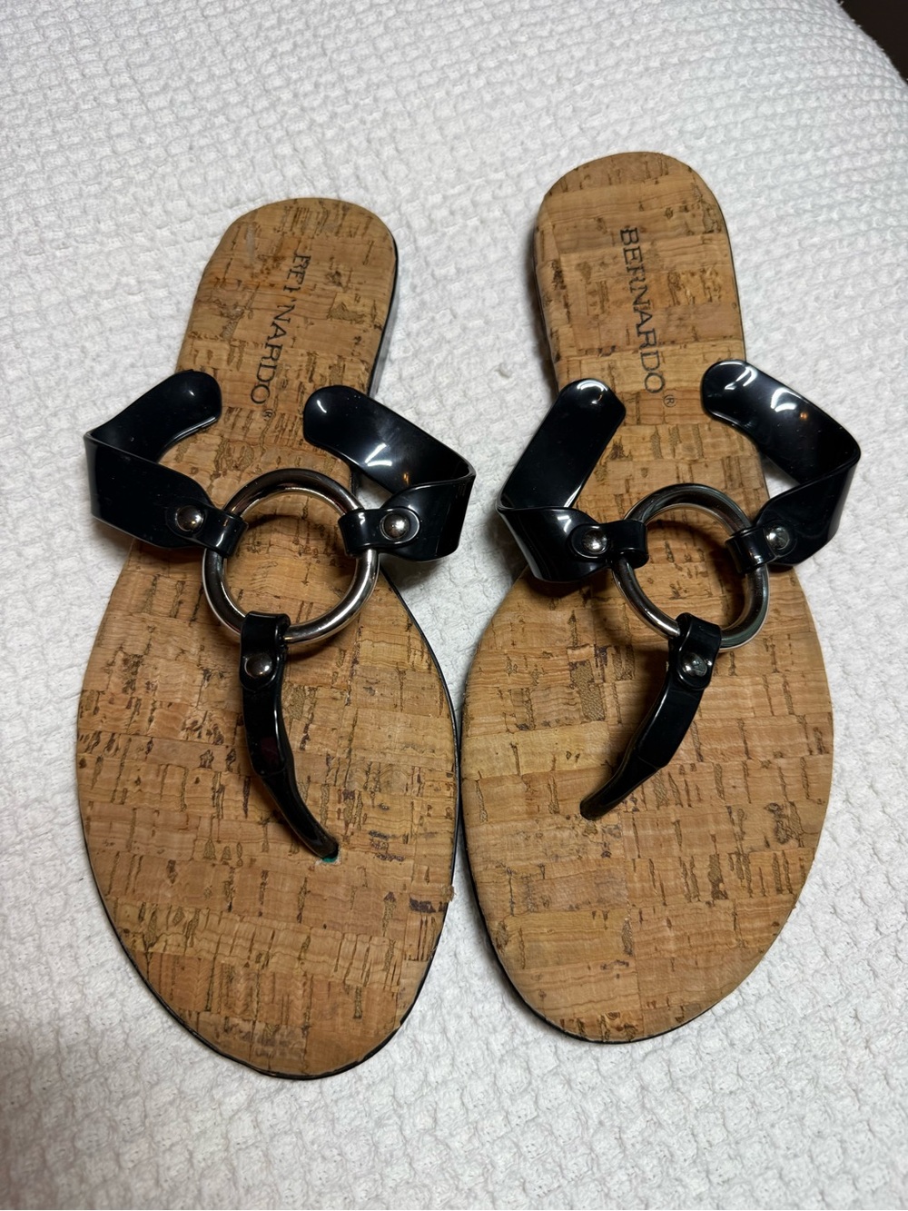 Bernardo Black Ring-Detail Cork Slide Sandals